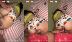 نايمه و الكلوت محذق علي طيزها الكبيره يدخل اخوها عليها يقلعها و ينيكها – سكس محارم