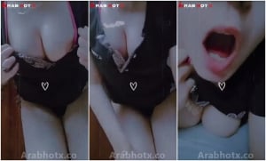 ميلف مصريه تصور لجارها و هي بتعرض جسمها بالكلوت عشان يجي ينيكها- نودز مصري