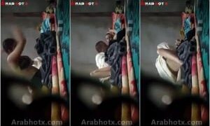 اصبر يا فتحي تصور جوزها و هو بينيك اختها يفرشها علي الارض يحشره بين رجلها و ينيكها