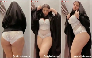 شرموطه محجبه ترفع العبايه و تصور الكلوت و هو محذق علي طيزها الكبيره – نودز عربي