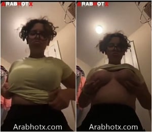 اندراتيدج بزازها كبيره ملبن فشخ تصور نودز لحبيبها و هي بتفرك عشان عاوزه تتناك