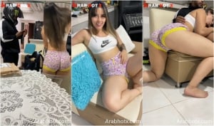 تتناك من الدليفري بعد مهيجته و هي طالعه تستلم الاوردر بالاندر اللي لازق علي طيزها الملبن