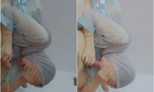 تروح لمديرها البيت و تلبسله قميص النوم تتتناك و تمص فزبره بلوجوب عشان يرقيها