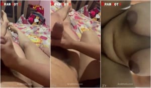 تقرك فزبره عشان يوقف عليها قبل مينيكها و يمتعها كويس تركب عليه و تتناك – سكس مصري